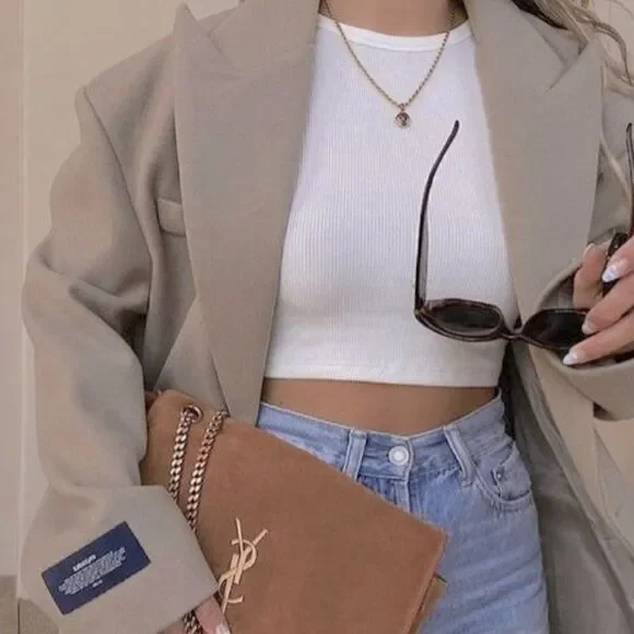 Simple white crop top - Picture 2 of 2